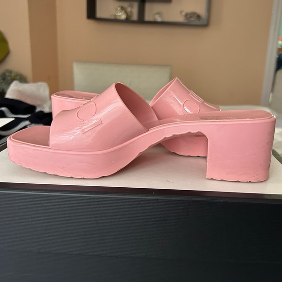 GUCCI WILD ROSE SANDAL π‘ - Picture 2 of 9